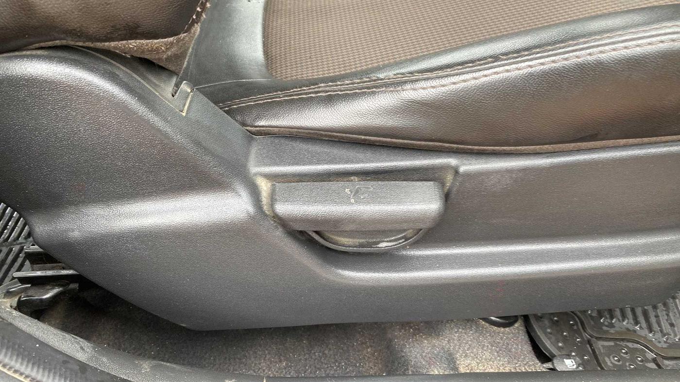2012 Hyundai i20 ERA 1.2, Petrol, Manual, 32,046 km, Driver Side Adjustment Panel