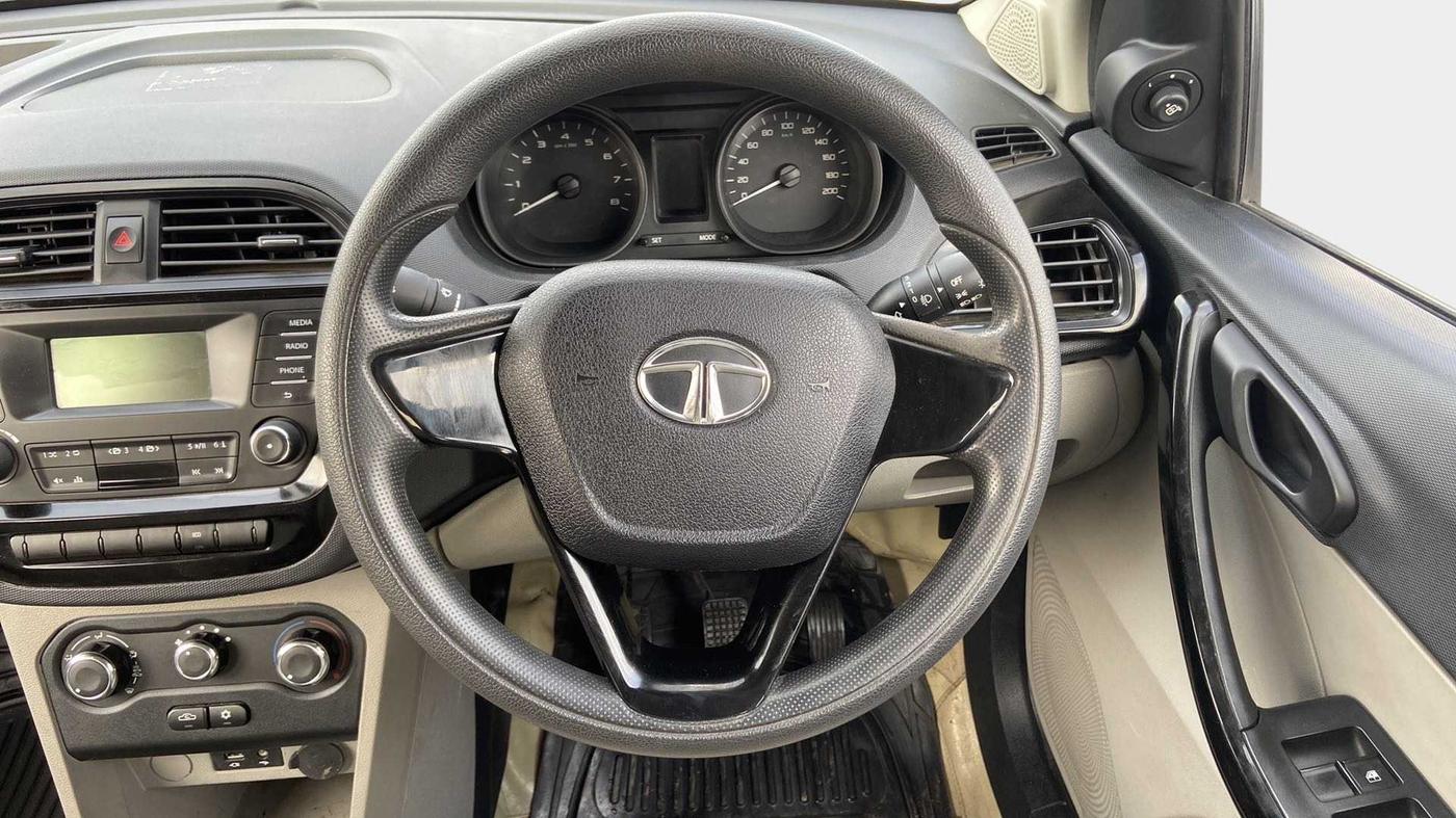 2017 Tata Tiago XT PETROL, CNG, Manual, 36,422 km, Steering Wheel Close Up