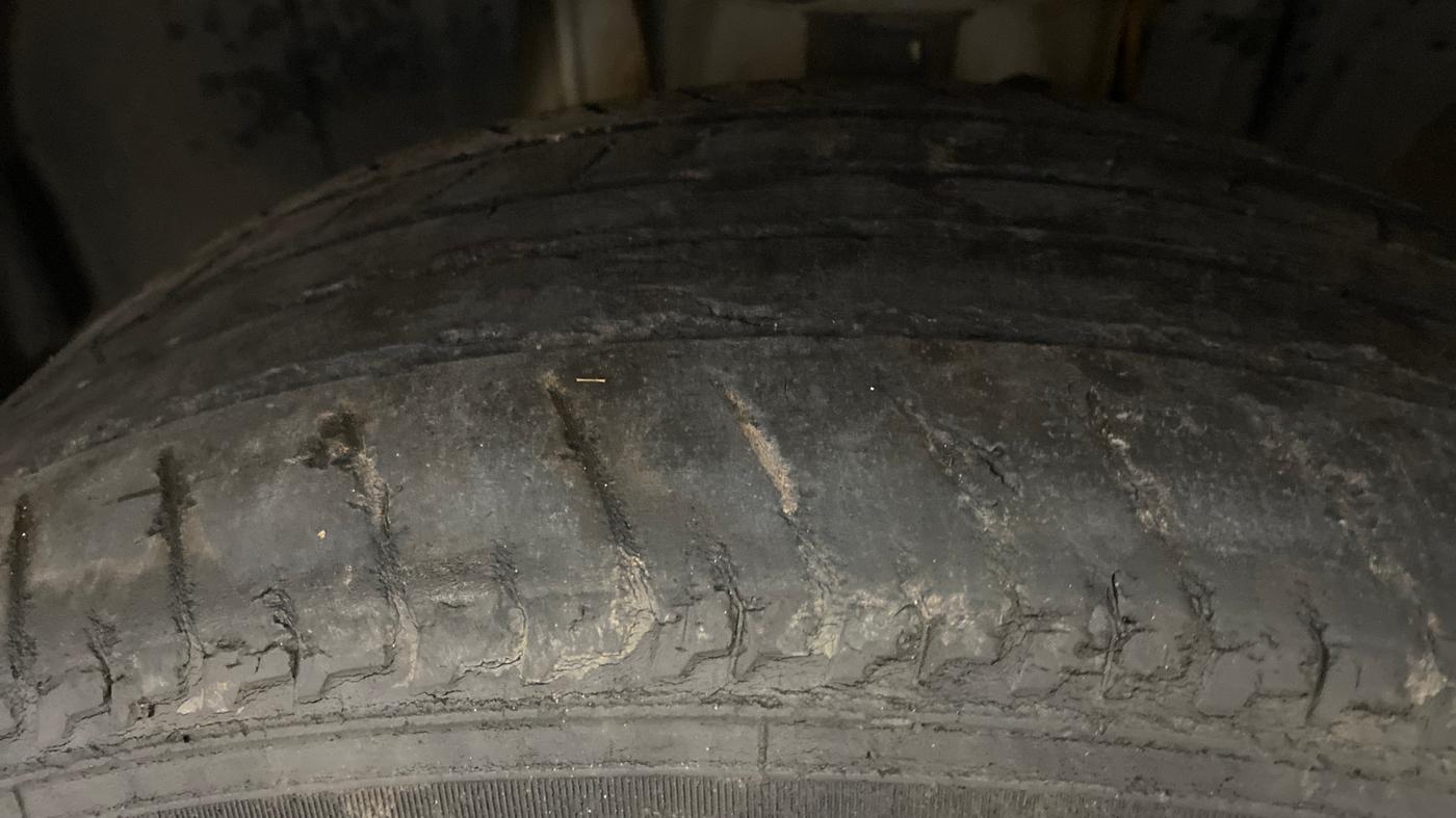 2021 Nissan MAGNITE XE, Petrol, Manual, 43,789 km, Left Front Tyre Tread