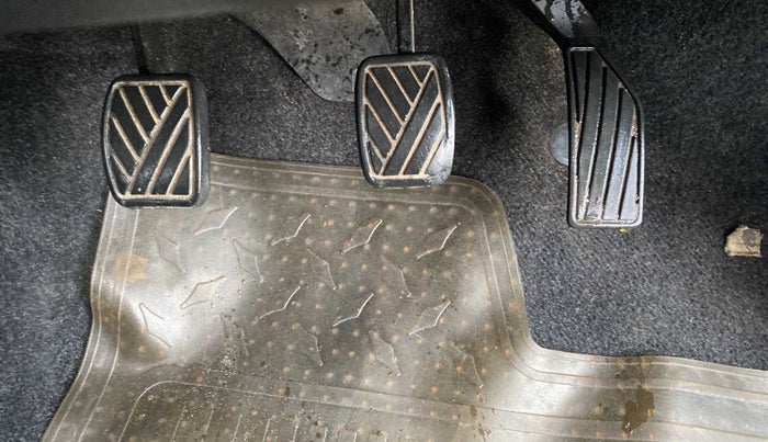 2016 Maruti Swift VDI ABS, Diesel, Manual, 84,648 km, Pedals