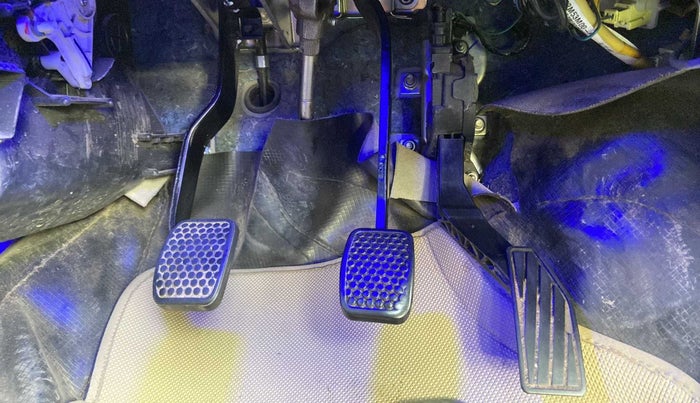 2019 Maruti Alto VXI, CNG, Manual, 64,585 km, Pedals