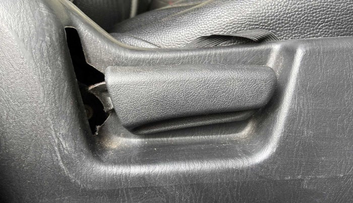 2019 Maruti Alto VXI, CNG, Manual, 64,585 km, Driver Side Adjustment Panel