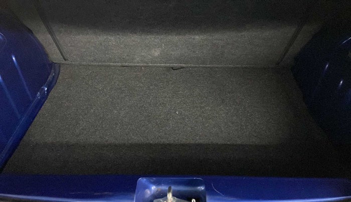 2019 Renault Kwid CLIMBER 1.0 AMT, Petrol, Automatic, 5,126 km, Dicky (Boot door) - Tool missing