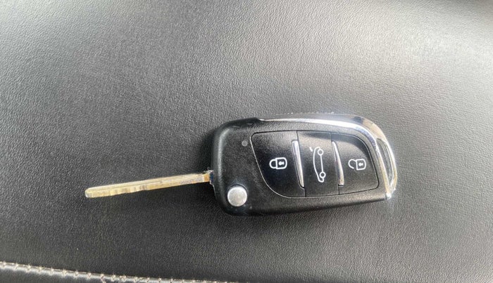 2021 Hyundai NEW SANTRO SPORTZ MT, Petrol, Manual, 24,940 km, Key Close Up