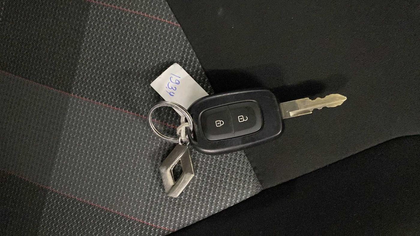 2021 Renault Kwid RXT 1.0 AMT (O), Petrol, Automatic, 31,377 km, Key Close Up