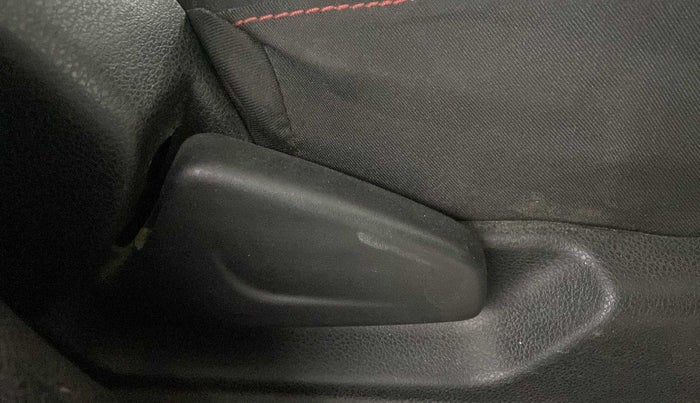 2021 Renault Kwid RXT 1.0 AMT (O), Petrol, Automatic, 31,377 km, Driver Side Adjustment Panel