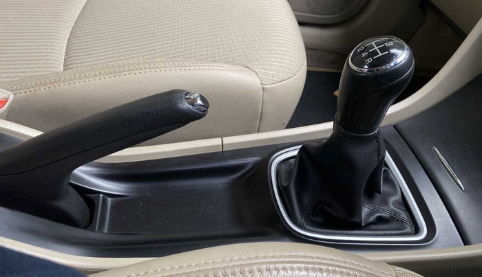 2018 Maruti Ciaz ZETA 1.4  MT PETROL, Petrol, Manual, 16,677 km, Gear Lever