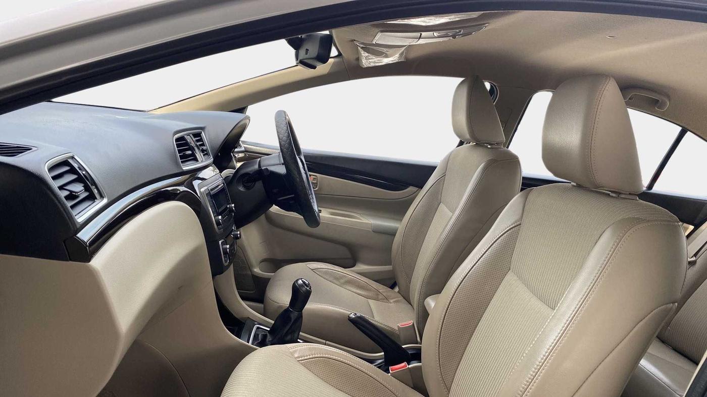 2018 Maruti Ciaz ZETA 1.4  MT PETROL, Petrol, Manual, 16,677 km, Right Side Front Door Cabin