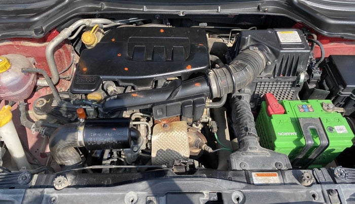 2019 Mahindra XUV300 W8(O) 1.2 PETROL DUAL TONE, Petrol, Manual, 30,511 km, Open Bonet