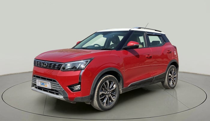 2019 Mahindra XUV300 W8(O) 1.2 PETROL DUAL TONE, Petrol, Manual, 30,511 km, Left Front Diagonal