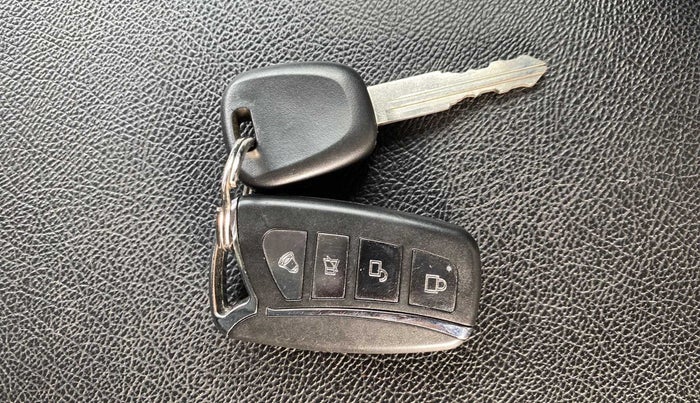 2020 Maruti Swift LXI, Petrol, Manual, 48,827 km, Key Close Up