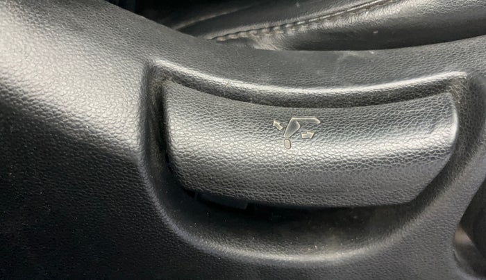 2017 Hyundai Creta SX PLUS 1.6 PETROL, Petrol, Manual, 71,875 km, Driver Side Adjustment Panel