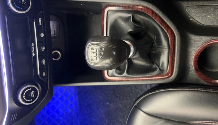 2017 Hyundai Creta SX PLUS 1.6 PETROL, Petrol, Manual, 71,875 km, Gear Lever