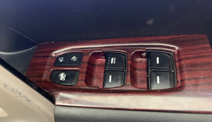 2017 Hyundai Creta SX PLUS 1.6 PETROL, Petrol, Manual, 71,875 km, Driver Side Door Panels Control