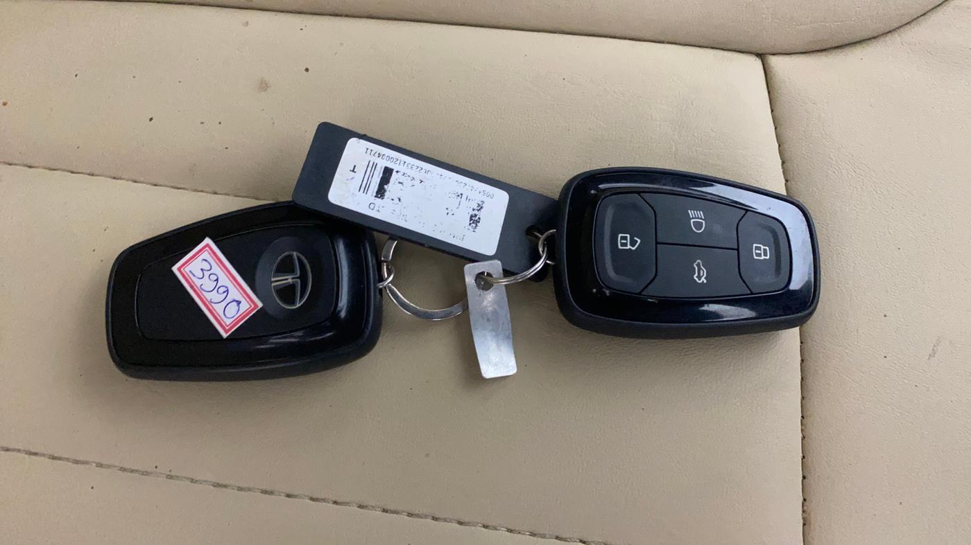 2021 Tata TIGOR XZA PLUS PETROL, Petrol, Automatic, 38,876 km, Key Close Up