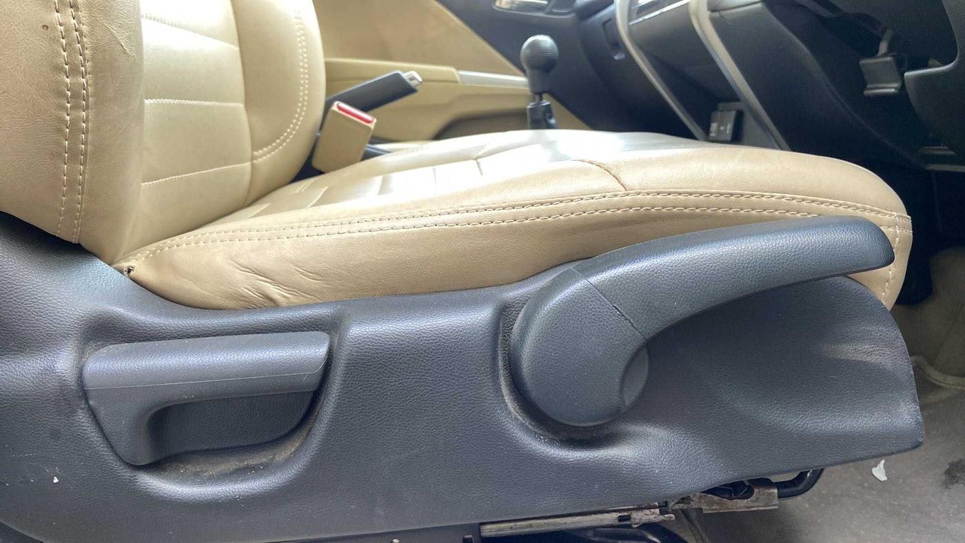 2015 Honda City 1.5L I-VTEC V MT, Petrol, Manual, 63,897 km, Driver Side Adjustment Panel
