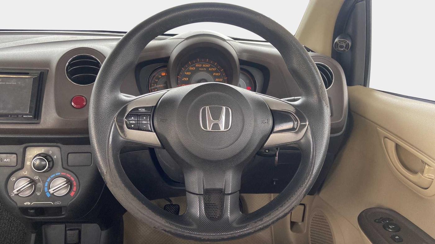2014 Honda Amaze 1.5L I-DTEC S, Diesel, Manual, 1,21,412 km, Steering Wheel Close Up