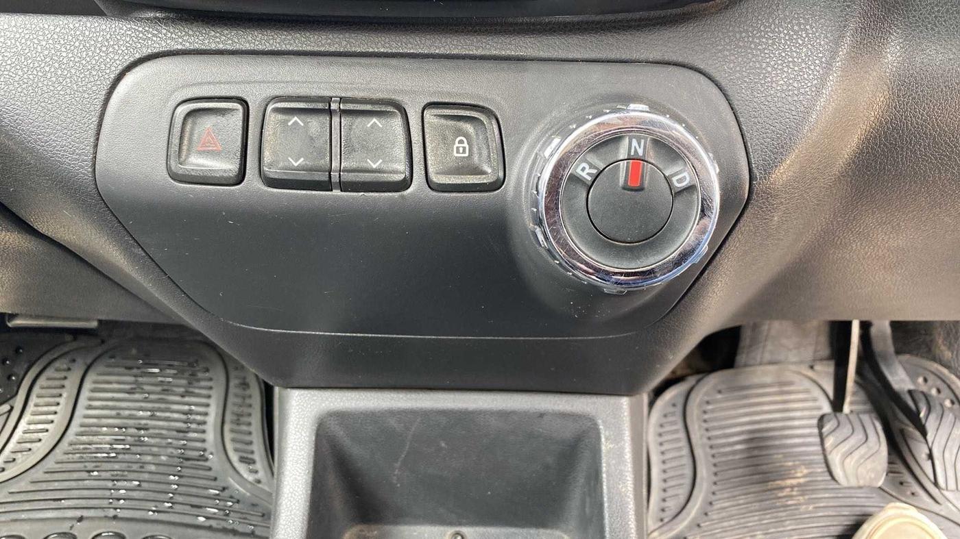 2016 Renault Kwid RXT 1.0 AMT, Petrol, Automatic, 86,976 km, Gear Lever