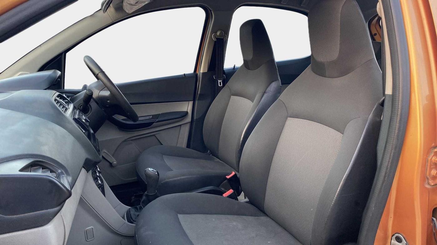 2018 Tata Tiago XE PETROL, Petrol, Manual, 28,797 km, Right Side Front Door Cabin