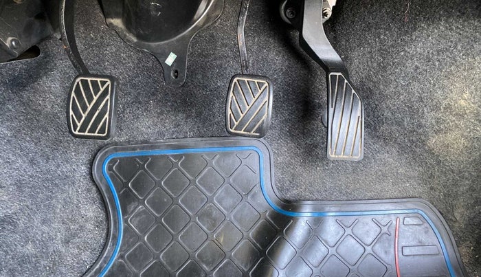 2014 Maruti Ritz VDI, Diesel, Manual, 38,787 km, Pedals