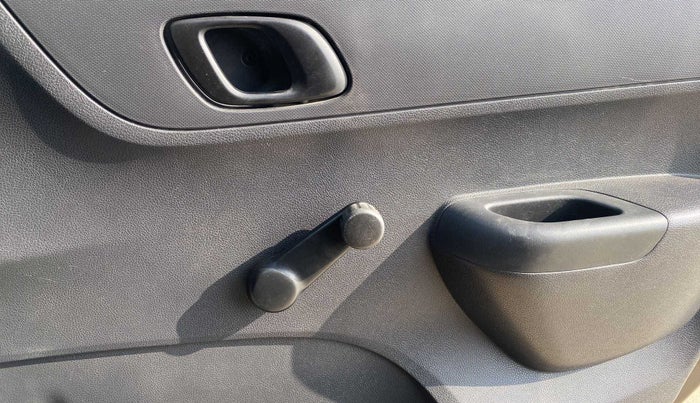 2016 Renault Kwid RXL, Petrol, Manual, 55,734 km, Driver Side Door Panels Control