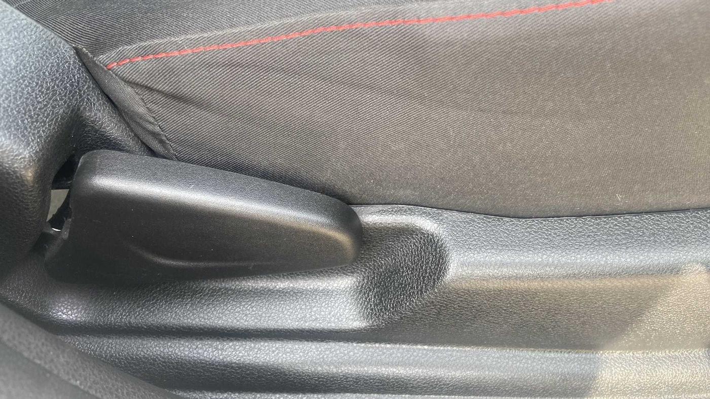 2021 Renault Kwid RXT 1.0 AMT (O), Petrol, Automatic, 11,136 km, Driver Side Adjustment Panel