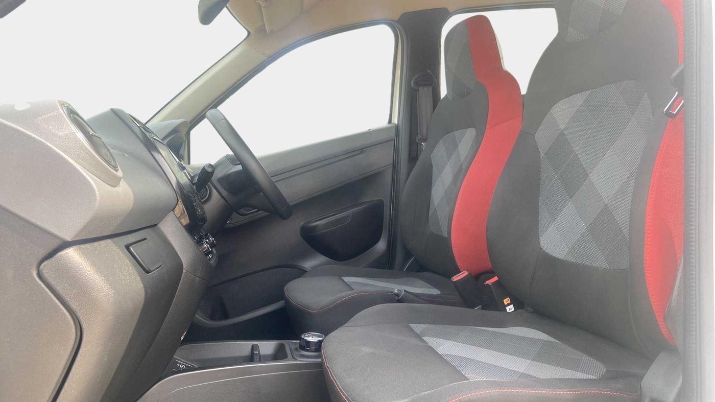 2021 Renault Kwid RXT 1.0 AMT (O), Petrol, Automatic, 11,136 km, Right Side Front Door Cabin