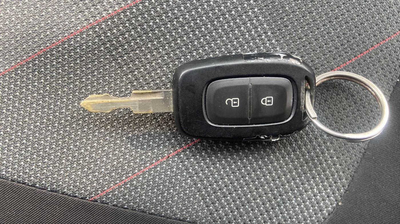 2021 Renault Kwid RXT 1.0 AMT (O), Petrol, Automatic, 11,136 km, Key Close Up
