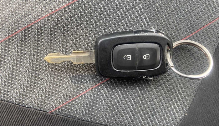 2021 Renault Kwid RXT 1.0 AMT (O), Petrol, Automatic, 11,136 km, Key Close Up