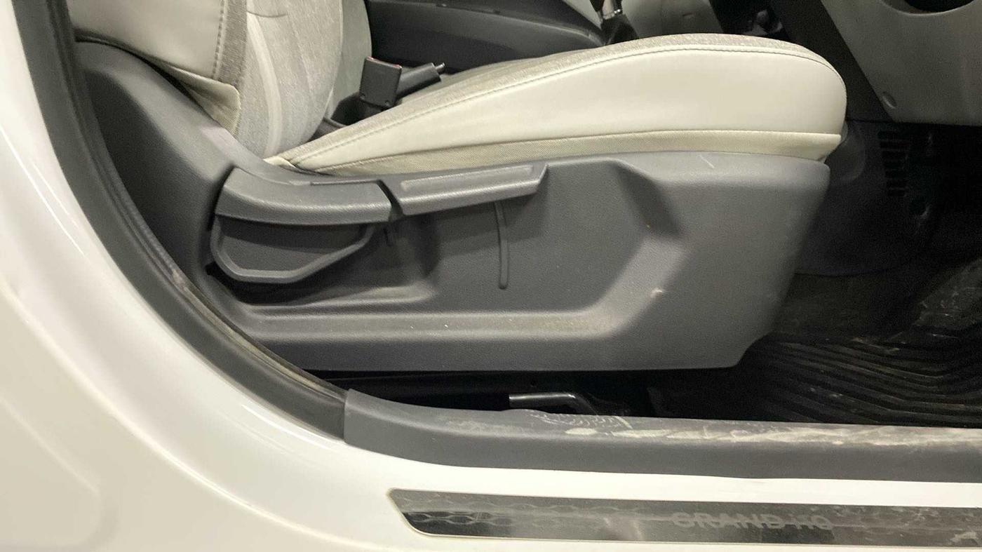 2021 Hyundai GRAND I10 NIOS SPORTZ AMT 1.2 KAPPA VTVT, Petrol, Automatic, 23,540 km, Driver Side Adjustment Panel