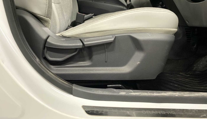 2021 Hyundai GRAND I10 NIOS SPORTZ AMT 1.2 KAPPA VTVT, Petrol, Automatic, 23,540 km, Driver Side Adjustment Panel