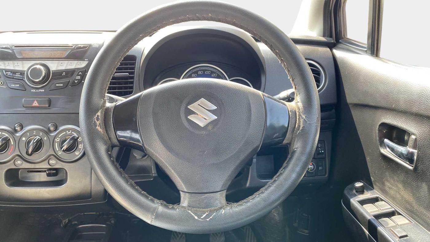 2015 Maruti Wagon R Stingray VXI, CNG, Manual, 95,101 km, Steering Wheel Close Up