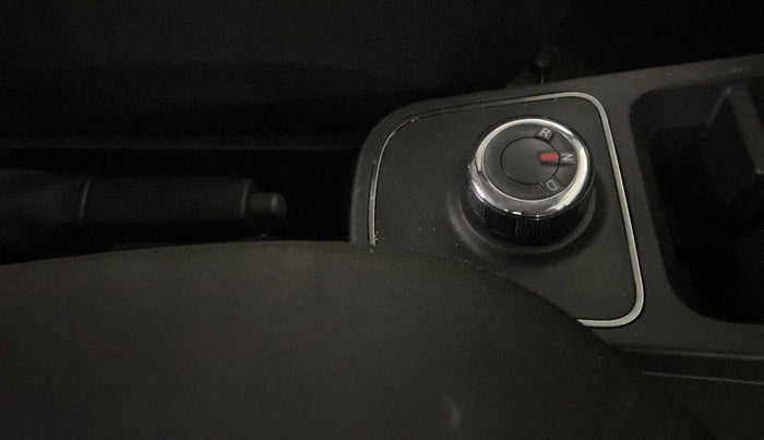 2022 Renault Kwid RXT 1.0 AMT, Petrol, Automatic, 8,152 km, Gear Lever