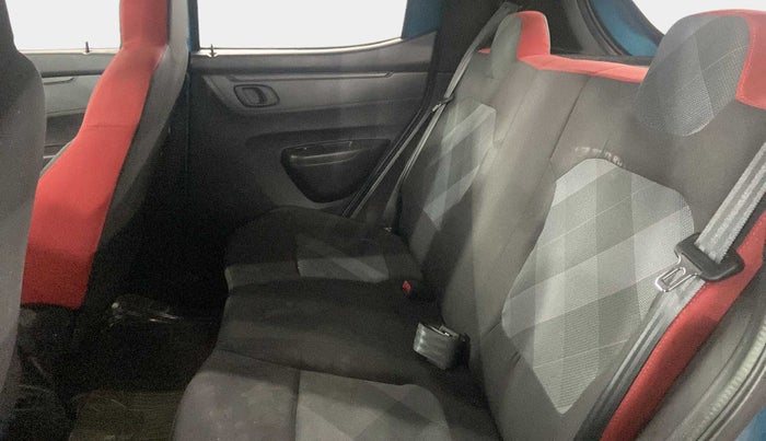 2022 Renault Kwid RXT 1.0 AMT, Petrol, Automatic, 8,152 km, Right Side Rear Door Cabin