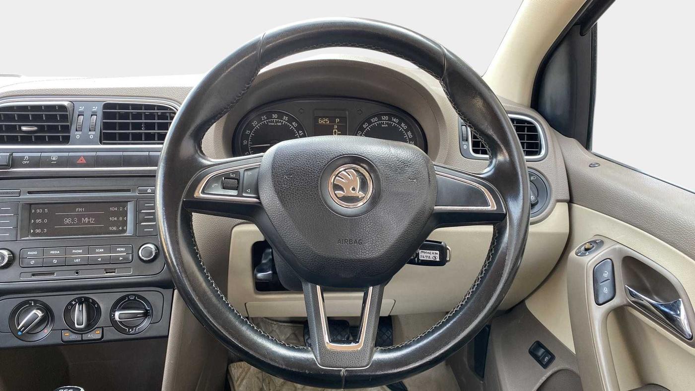2016 Skoda Rapid AMBITION 1.5 TDI AT, Diesel, Automatic, 85,484 km, Steering Wheel Close Up