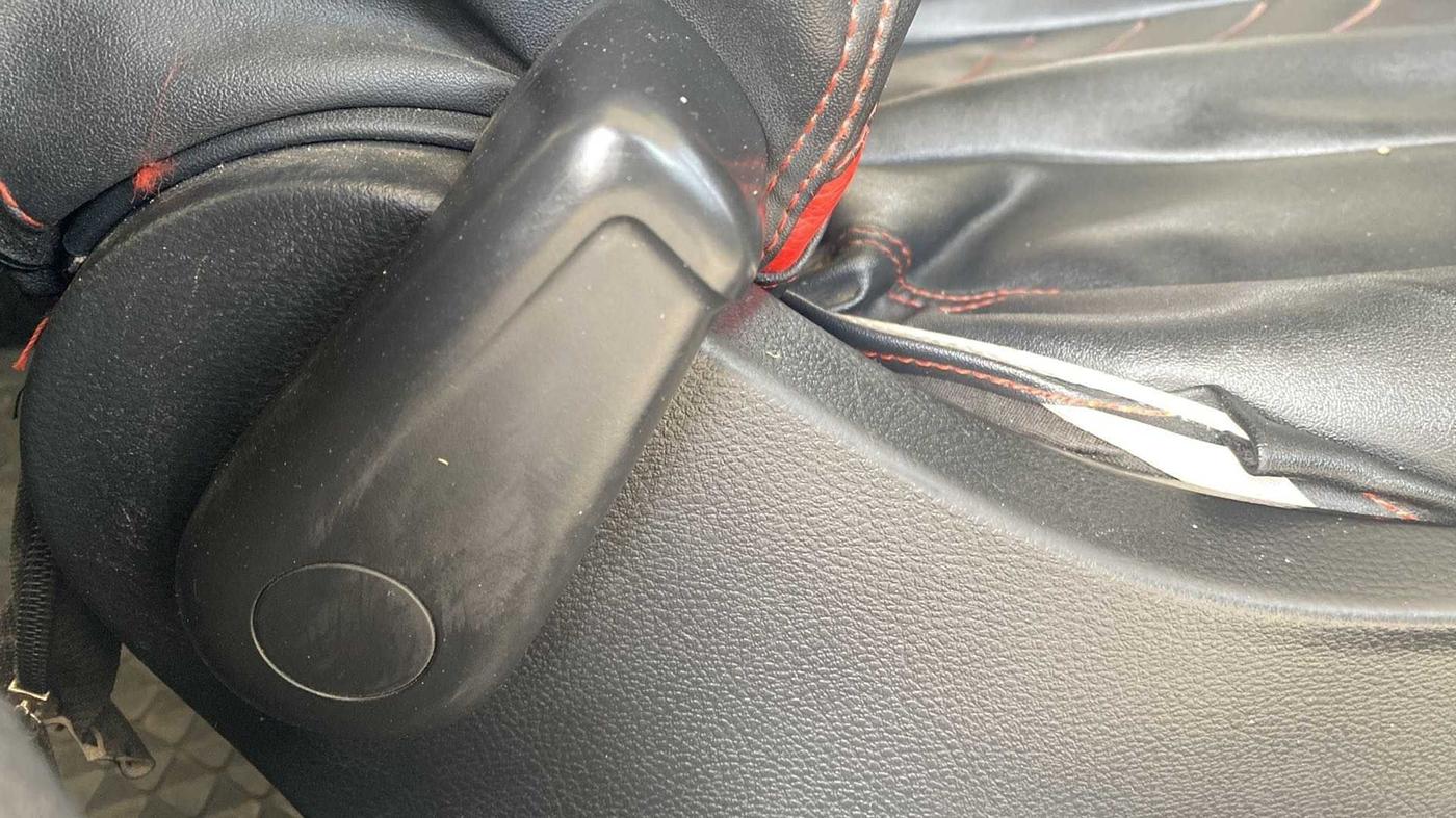 2018 Volkswagen Ameo TRENDLINE 1.5L, Diesel, Manual, 80,525 km, Driver Side Adjustment Panel