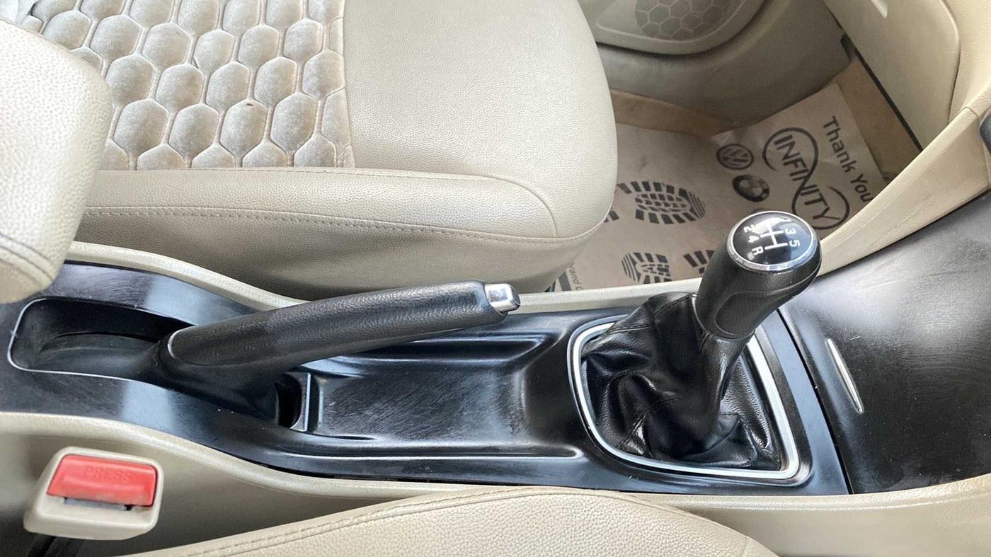 2018 Maruti Ciaz DELTA 1.4 MT PETROL, CNG, Manual, 94,942 km, Gear Lever