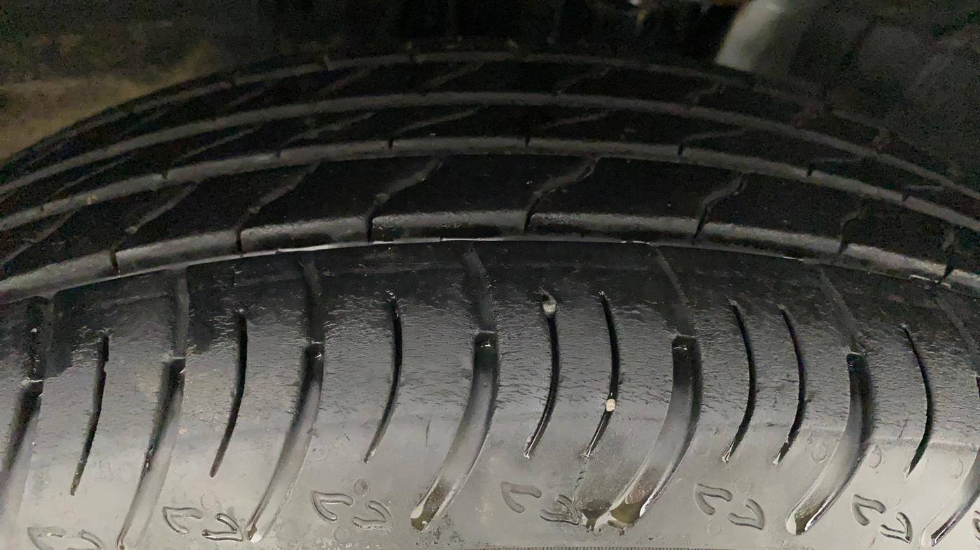 2021 Nissan MAGNITE XE, Petrol, Manual, 6,655 km, Right Front Tyre Tread