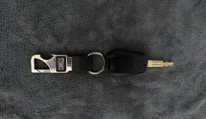 2017 Mahindra KUV 100 NXT K2 P 6 STR, Petrol, Manual, 92,064 km, Key Close Up