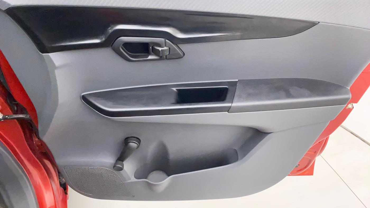 2017 Mahindra KUV 100 NXT K2 P 6 STR, Petrol, Manual, 92,064 km, Driver Side Door Panels Control