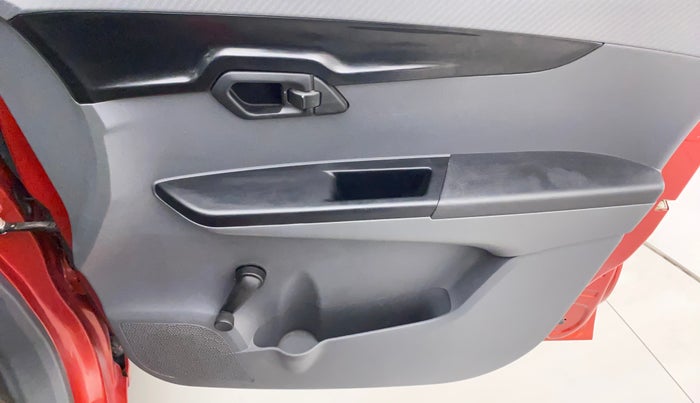 2017 Mahindra KUV 100 NXT K2 P 6 STR, Petrol, Manual, 92,064 km, Driver Side Door Panels Control