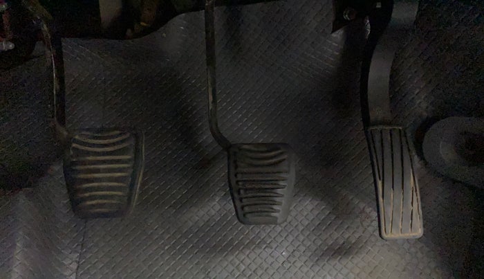 2017 Mahindra KUV 100 NXT K2 P 6 STR, Petrol, Manual, 92,064 km, Pedals