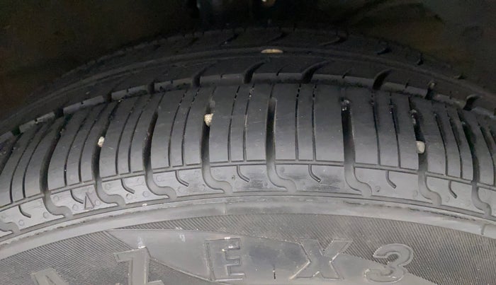 2016 Maruti Baleno DELTA PETROL 1.2, Petrol, Manual, 58,958 km, Right Front Tyre Tread