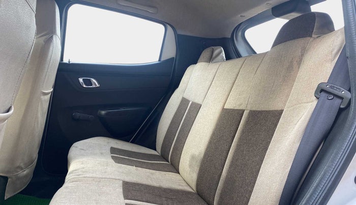 2019 Renault Kwid RXT 1.0 (O), Petrol, Manual, 40,347 km, Right Side Rear Door Cabin