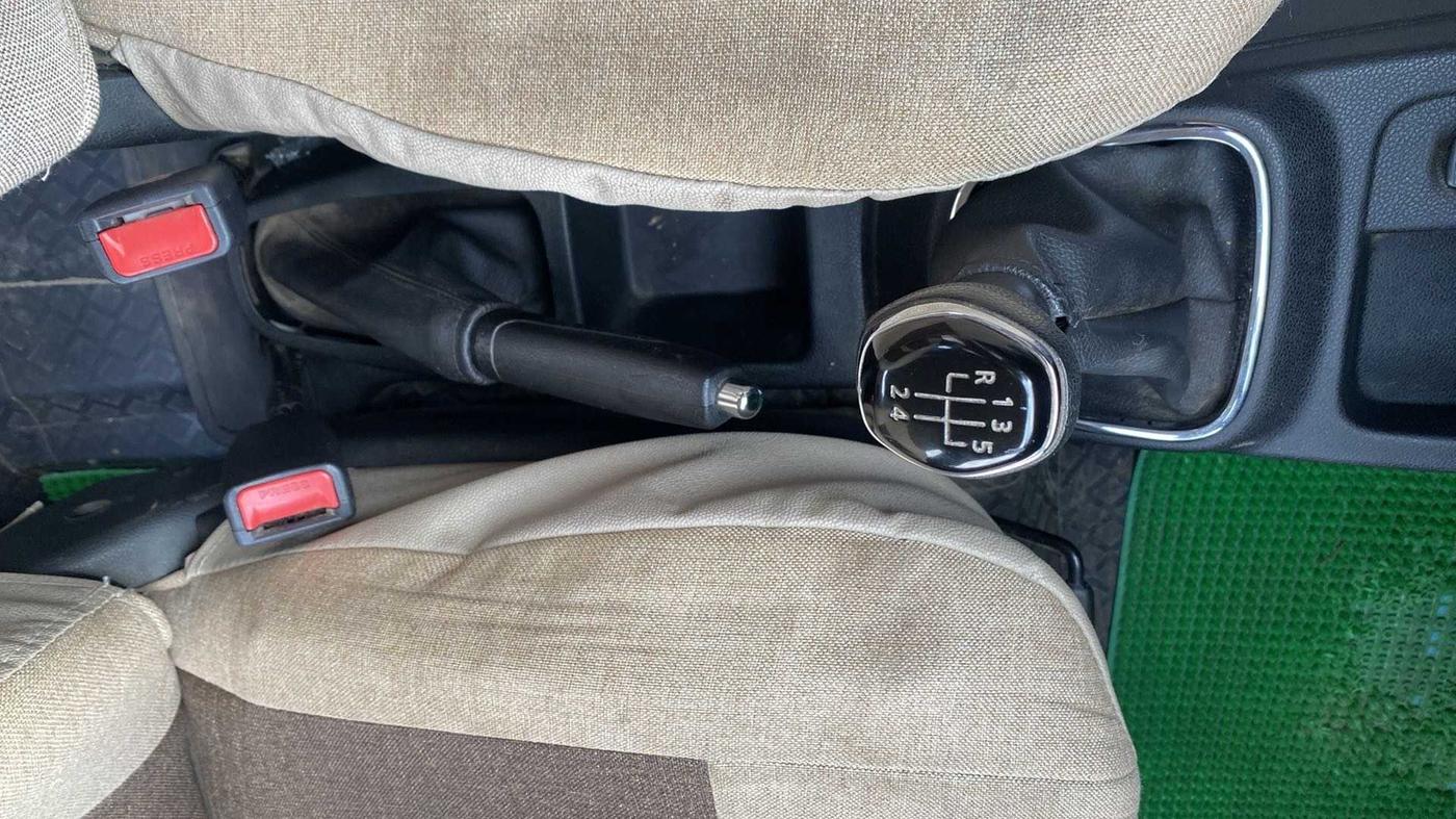 2019 Renault Kwid RXT 1.0 (O), Petrol, Manual, 40,347 km, Gear Lever
