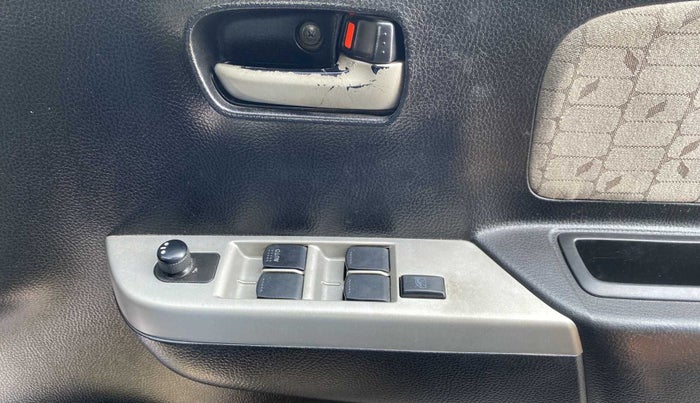 2014 Maruti Wagon R 1.0 VXI, Petrol, Manual, 94,461 km, Driver Side Door Panels Control