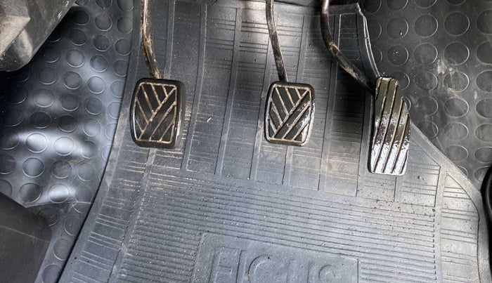 2014 Maruti Wagon R 1.0 VXI, Petrol, Manual, 94,461 km, Pedals