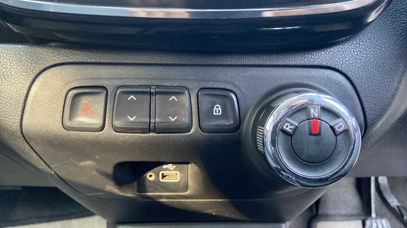 2019 Renault Kwid RXT 1.0 AMT (O), CNG, Automatic, 45,613 km, Gear Lever