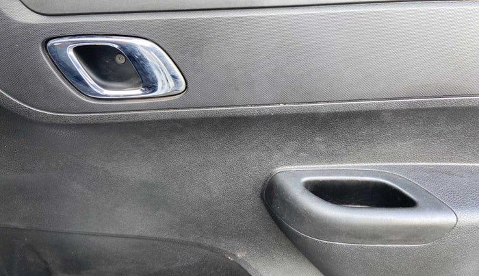2019 Renault Kwid RXT 1.0 AMT (O), CNG, Automatic, 45,613 km, Driver Side Door Panels Control