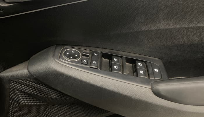 2022 KIA SELTOS HTK PLUS 1.5, Petrol, Manual, 39,446 km, Driver Side Door Panels Control